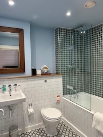 Hotel bathroom - classic