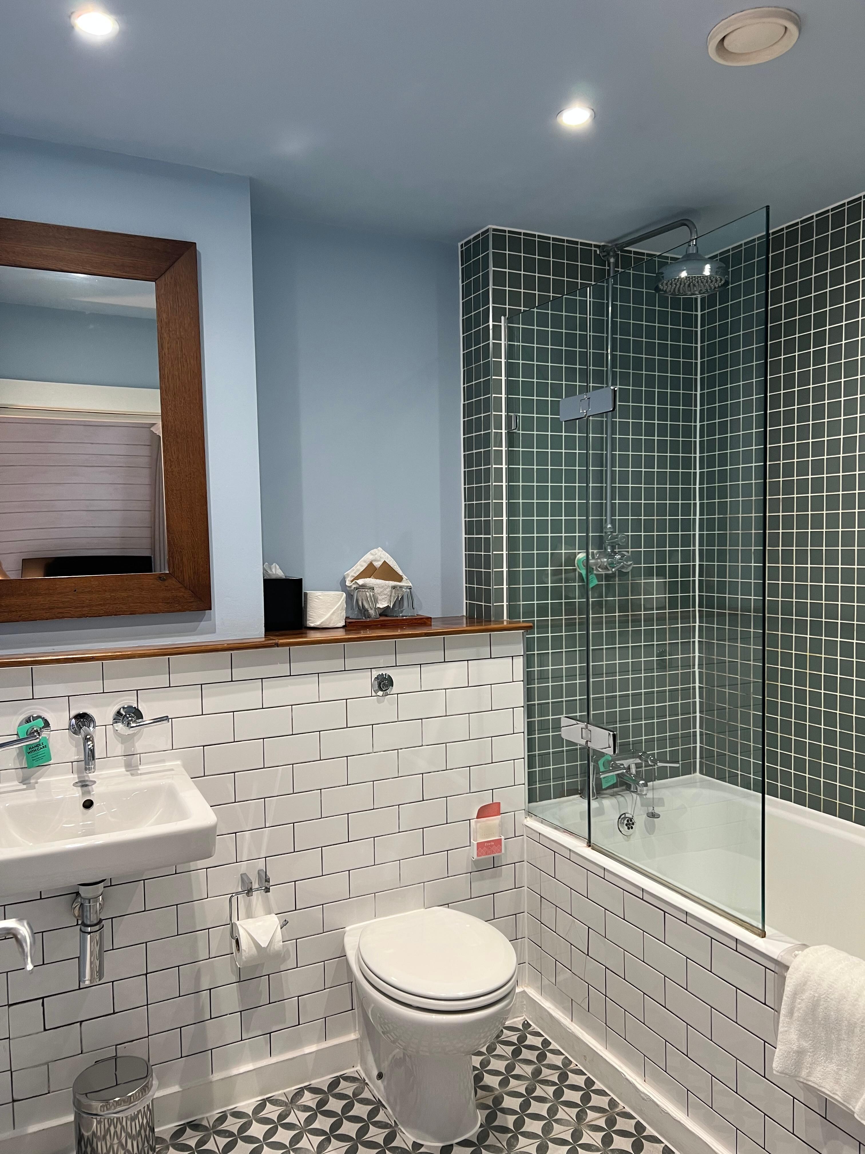 Hotel bathroom - classic 