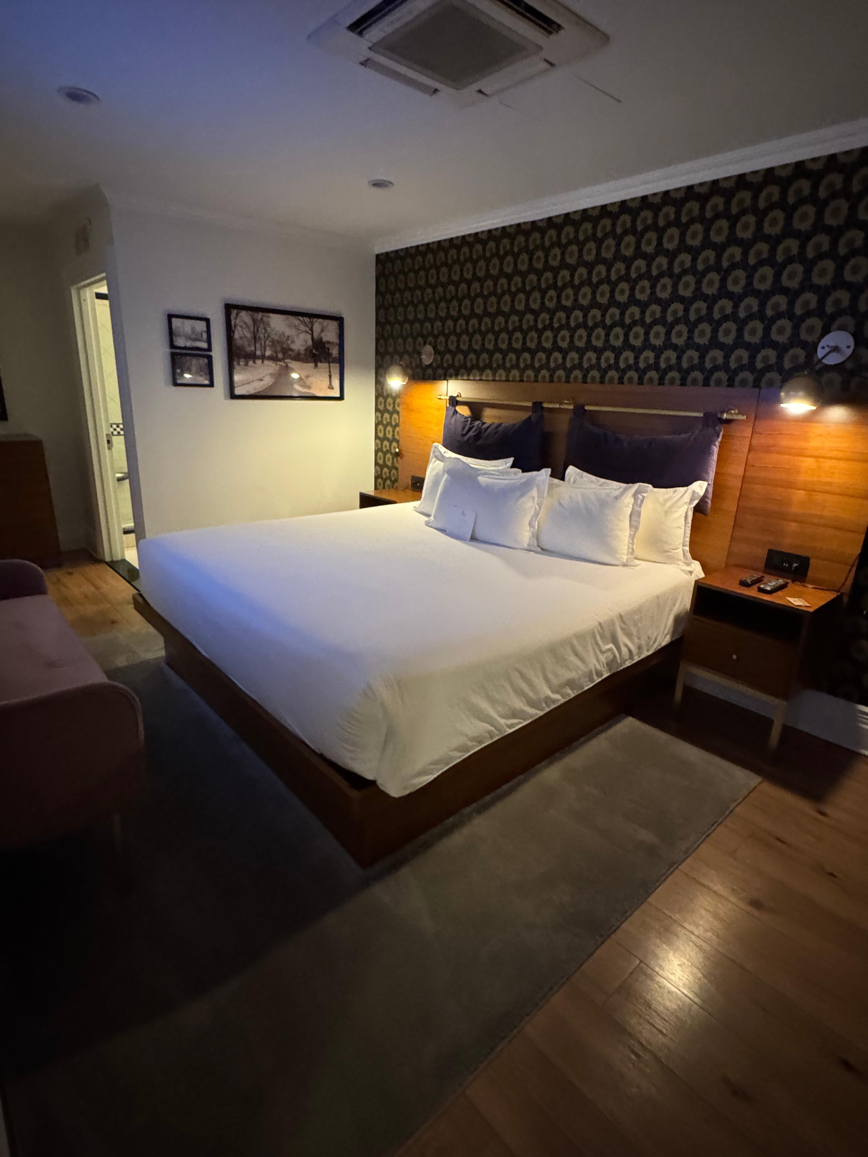 Second bedroom w en suite bathroom