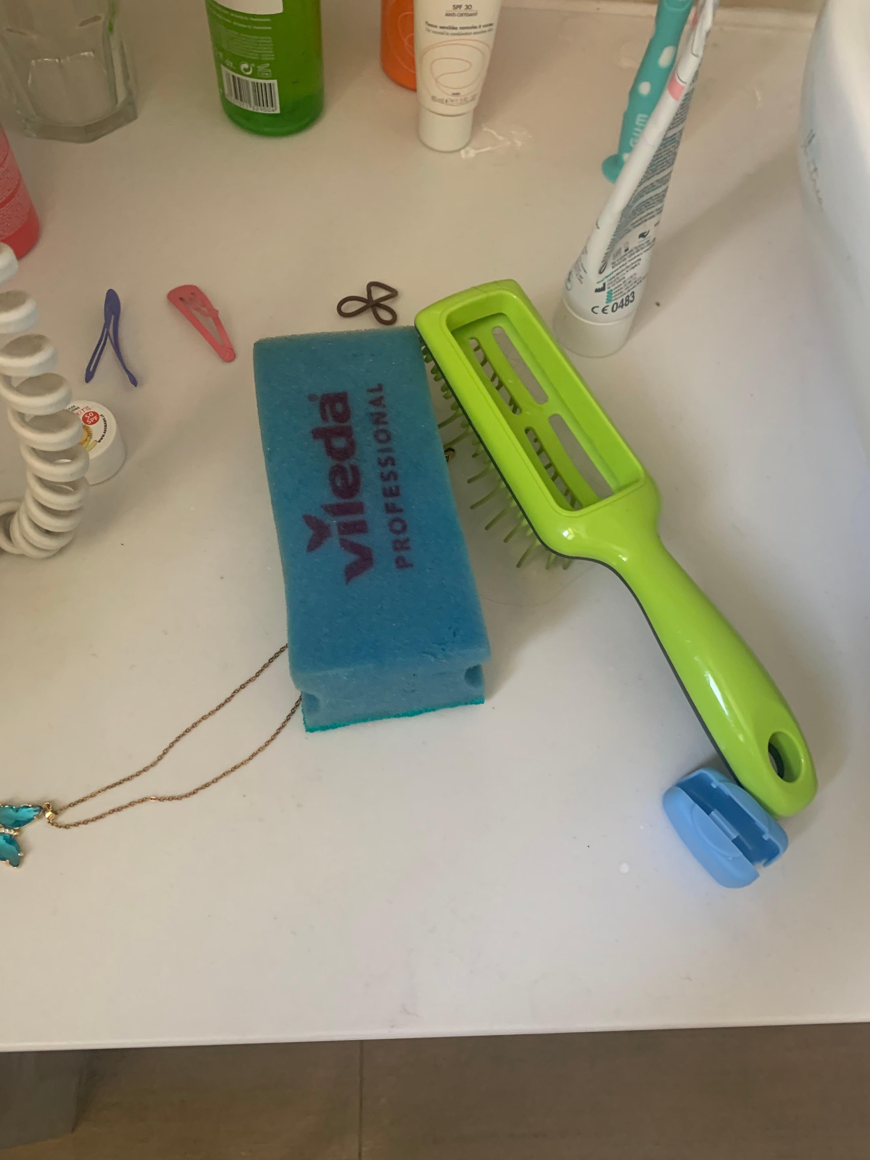 A housekeeper forgot wet sponge which was left on pendant near to hair brush. Not at all hygienic.