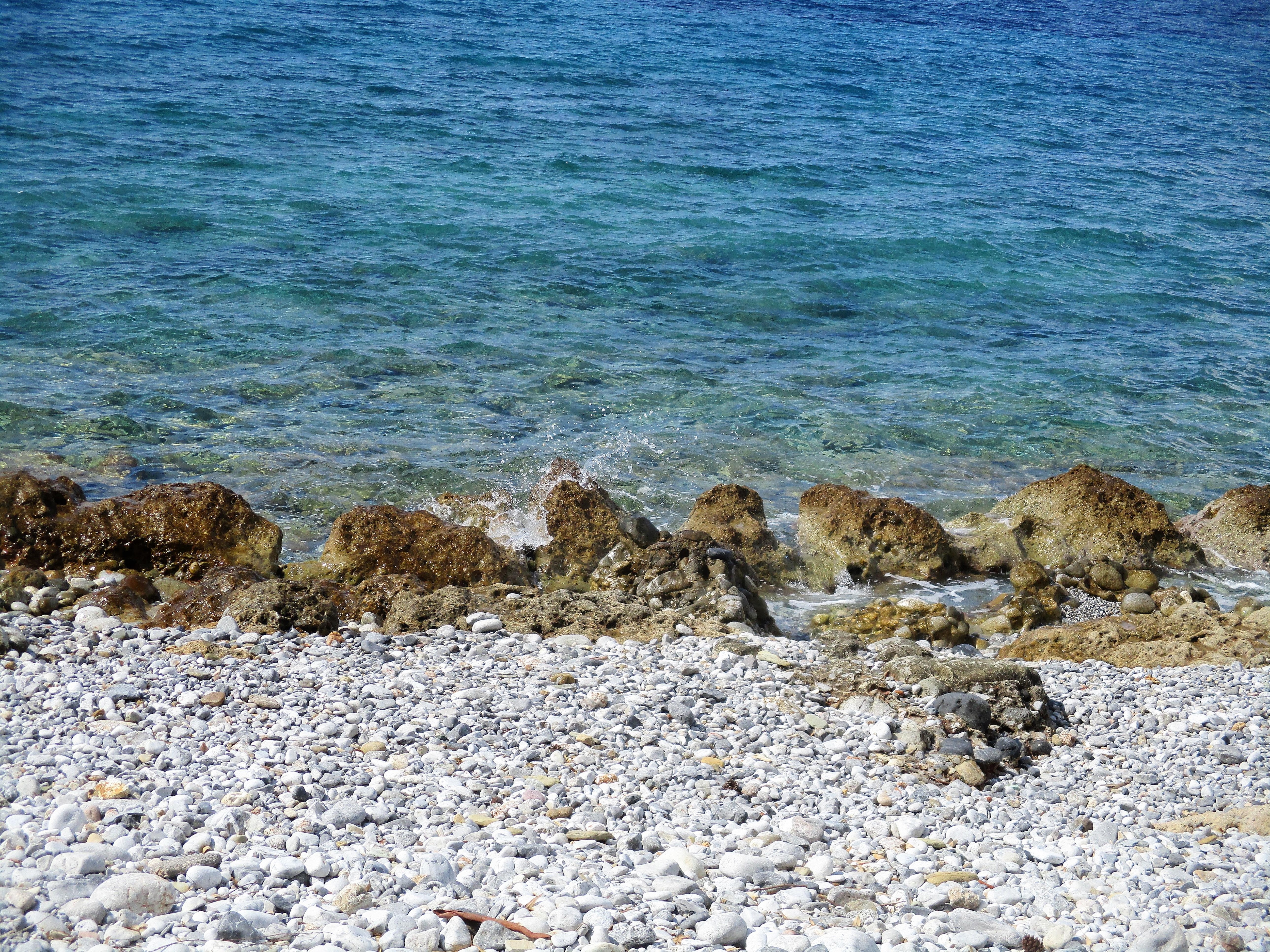 smooth rock beach and turquoise water at Kardamyli