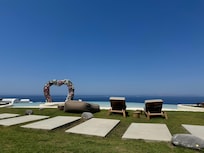 Ved fellesarealene, litt skjermet fra hovedbassenget.