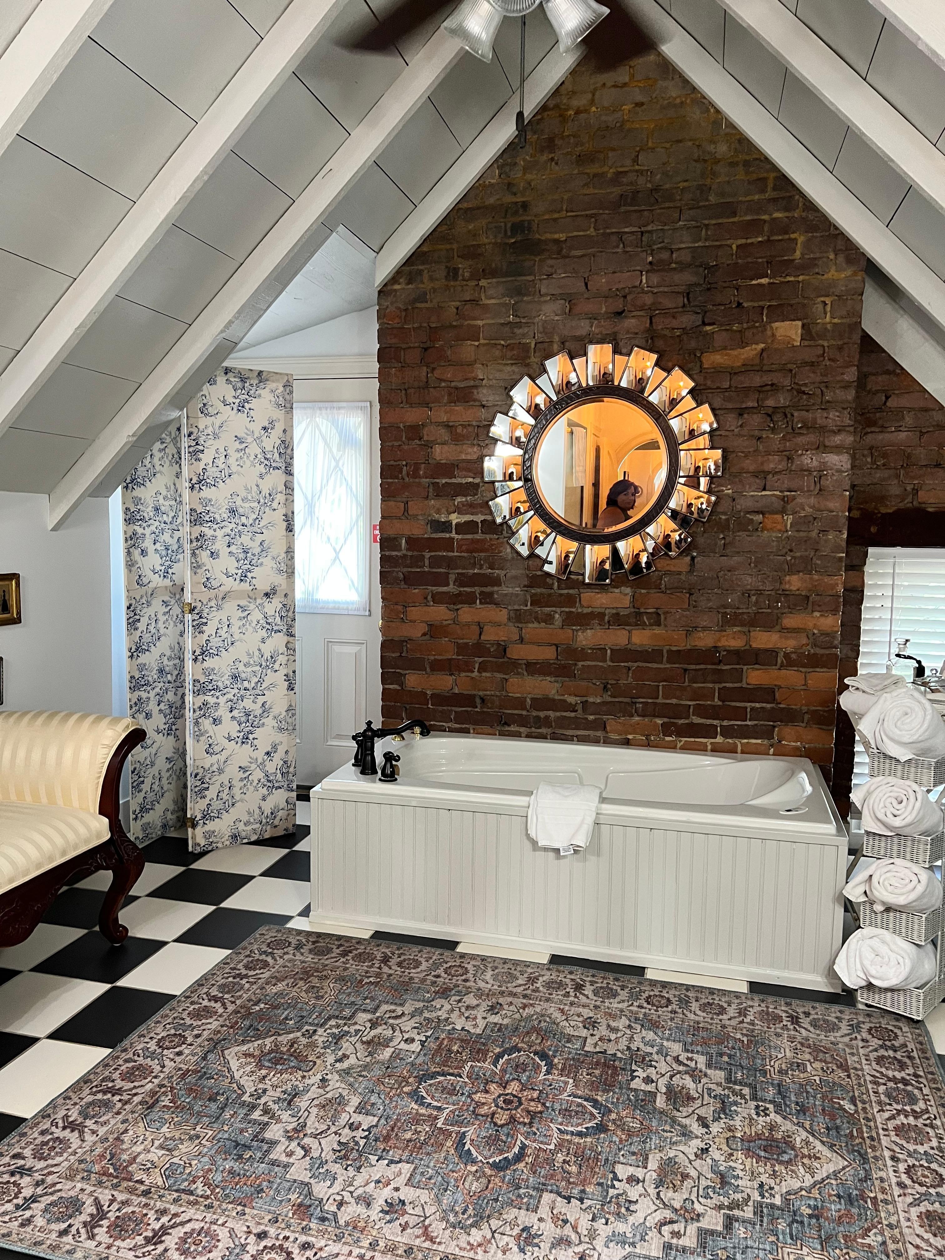 Attic suite bathroom 