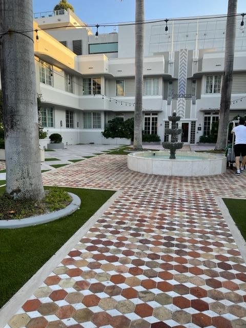 Patio is unattended and furniture depicted on hotels.com is not there
