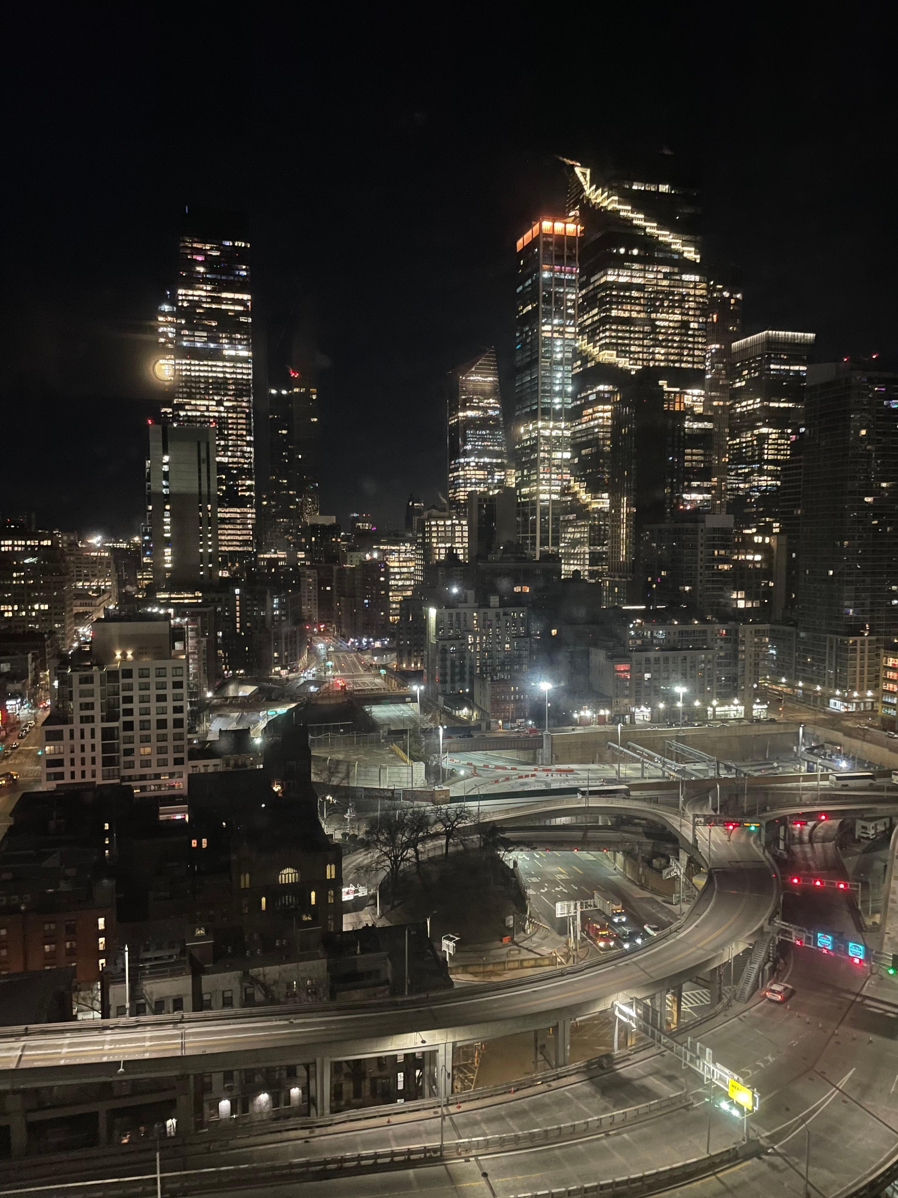 Stunning nighttime NYC skyline views (pic #1)