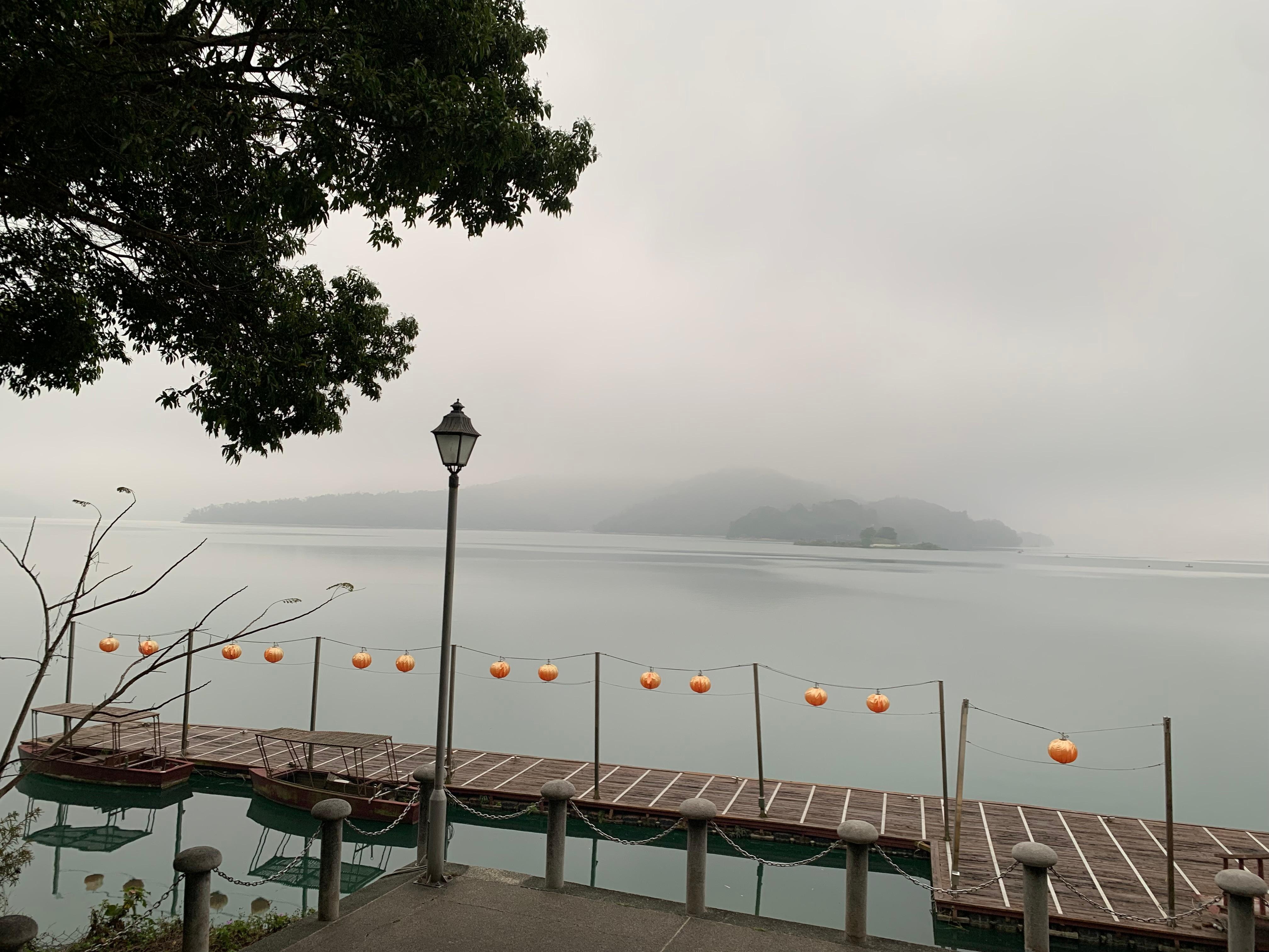 晨霧中的拉魯島