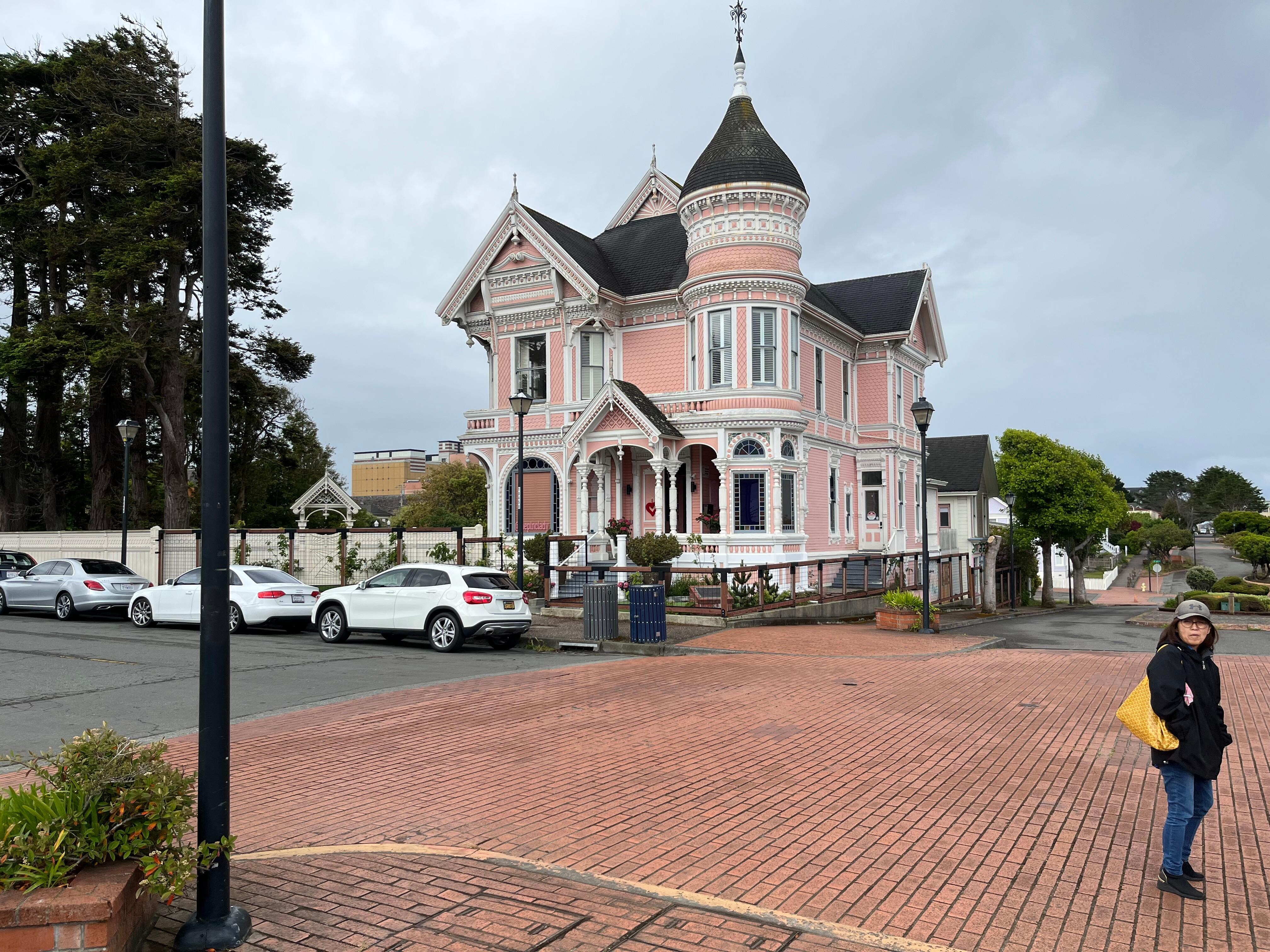 Pinc Lady Mansion in Eureka Find Hotel Reviews, Rooms, and Prices on