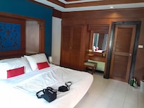 Spacious room and comfortable bed