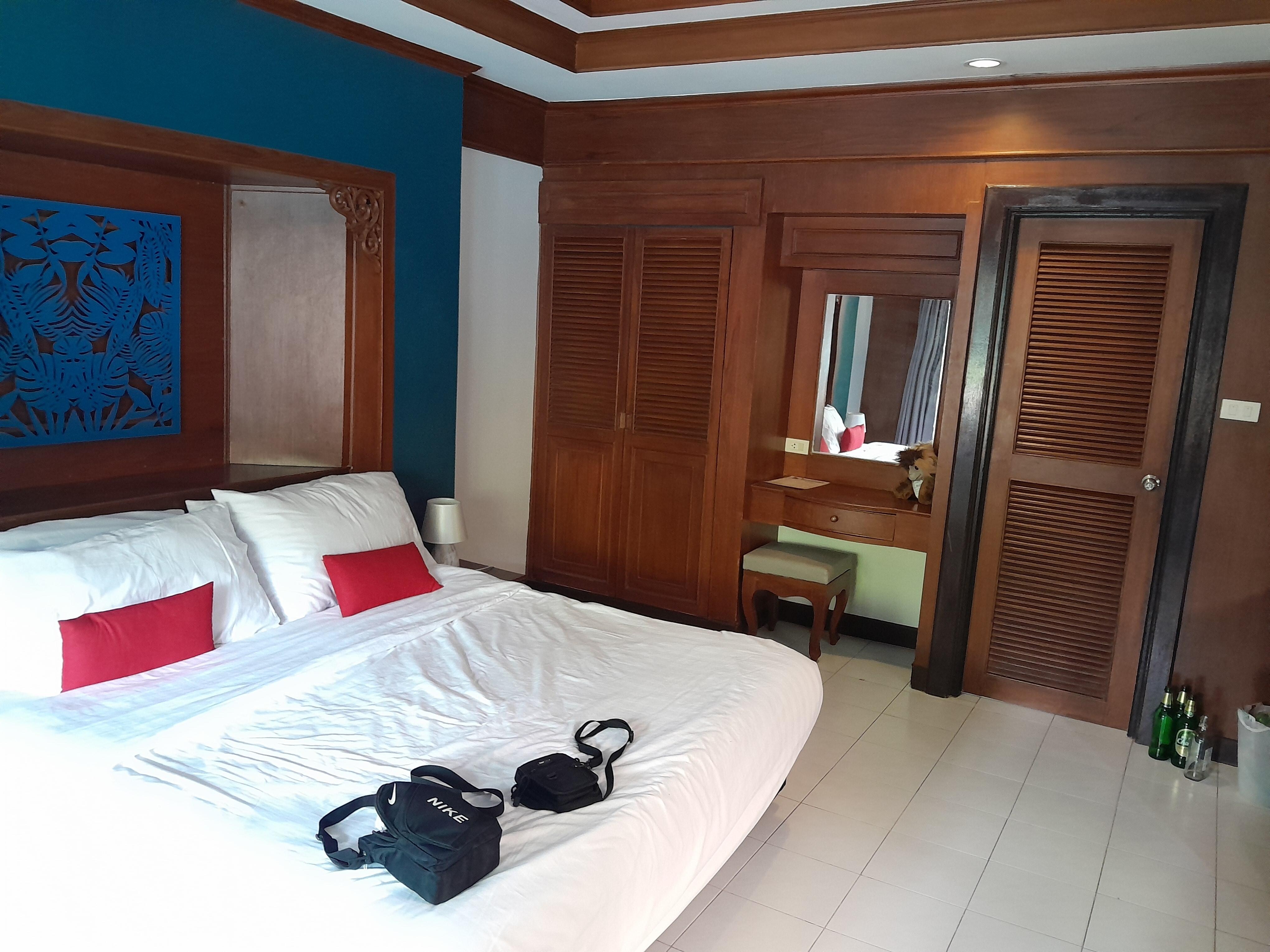 Spacious room and comfortable bed