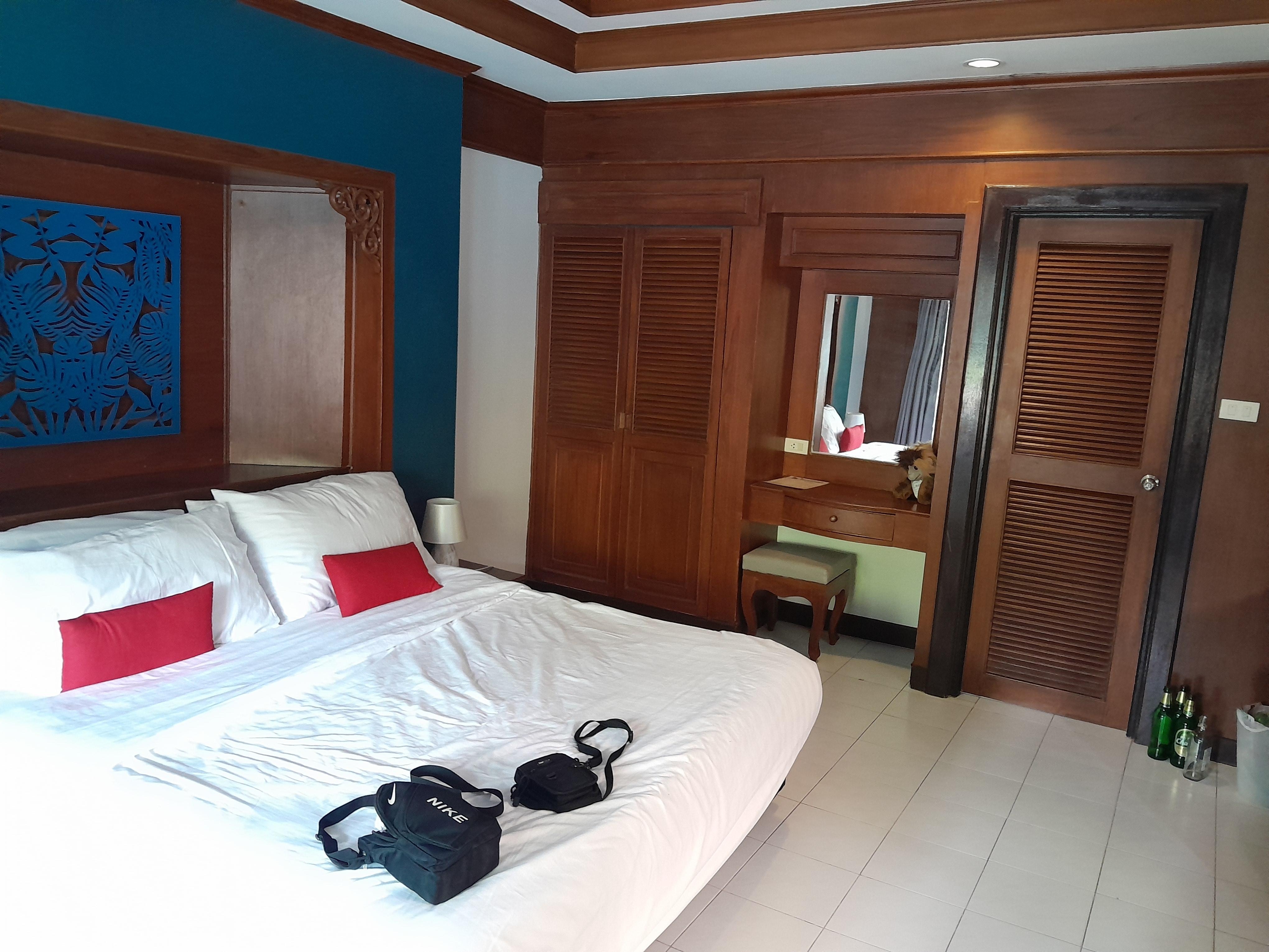 Spacious room and comfortable bed