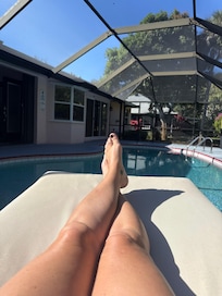 Sitting pool side - Relaxation