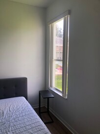 Rear facing bedroom-no slats in the middle