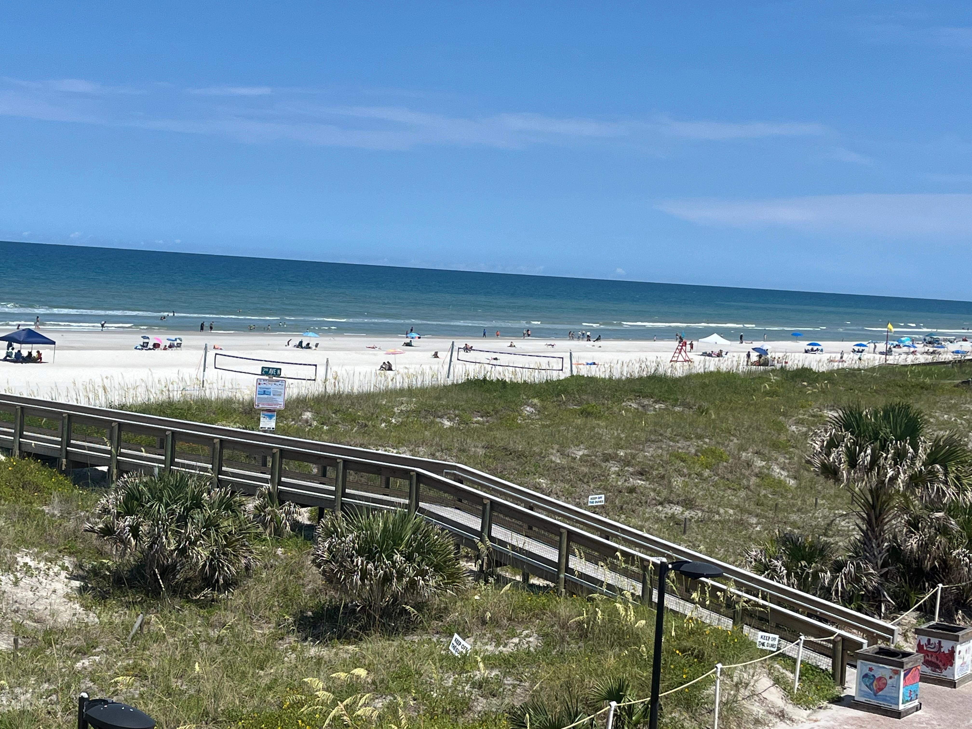 Beautiful beach with convenient crossing. 