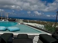 Vista al mar y piscina