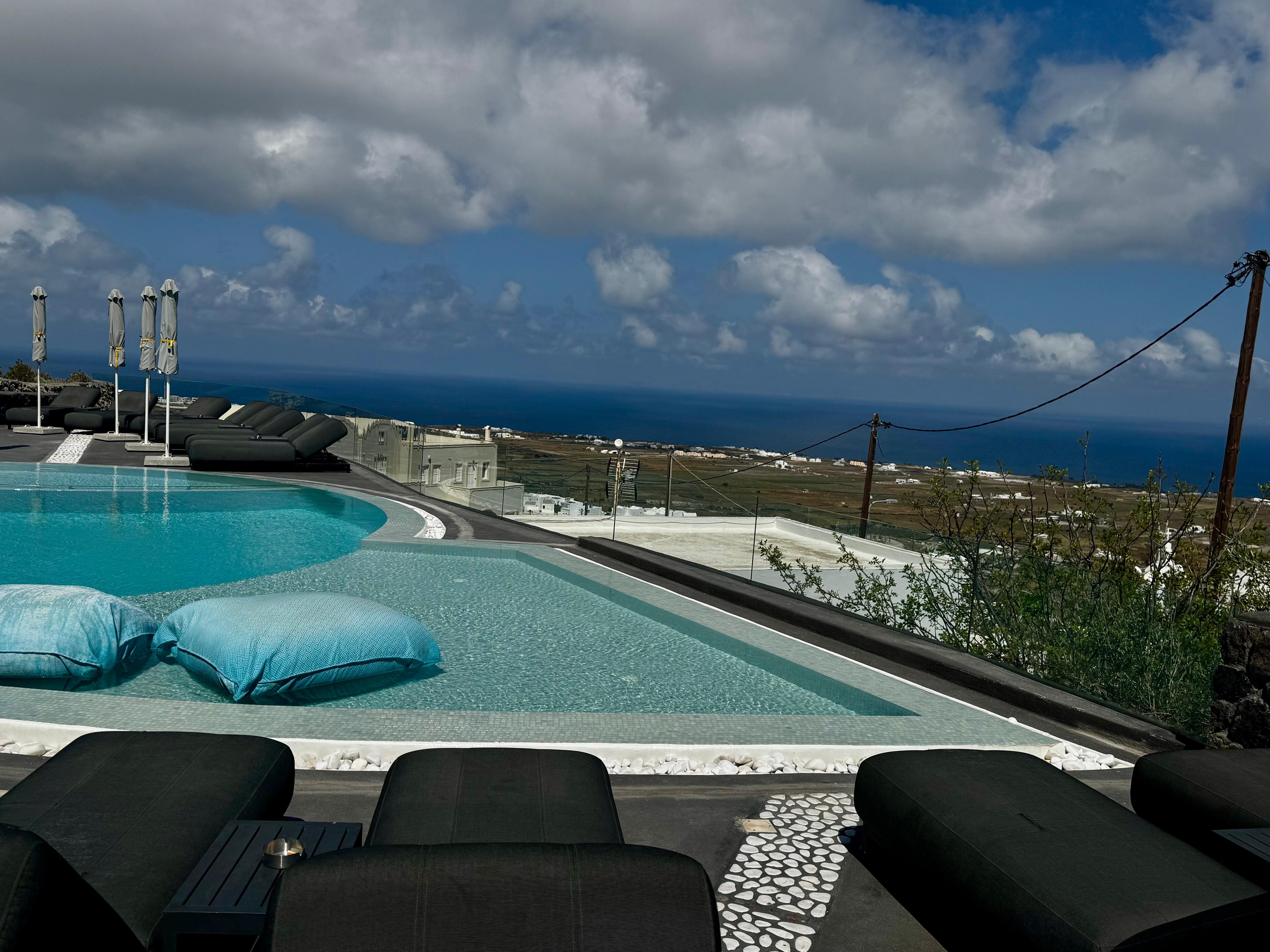 Vista al mar y piscina