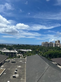 階数が低くて前の建物の屋上のファンがうるさかったのが残念でした。