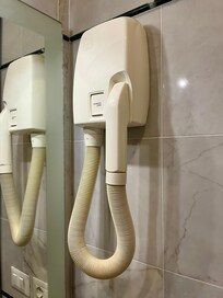 Blow dryer