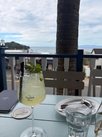 Best dinner spot, 6-8 minute walk!