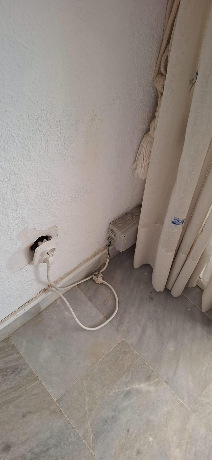 Steckdose lose aus der Wand 