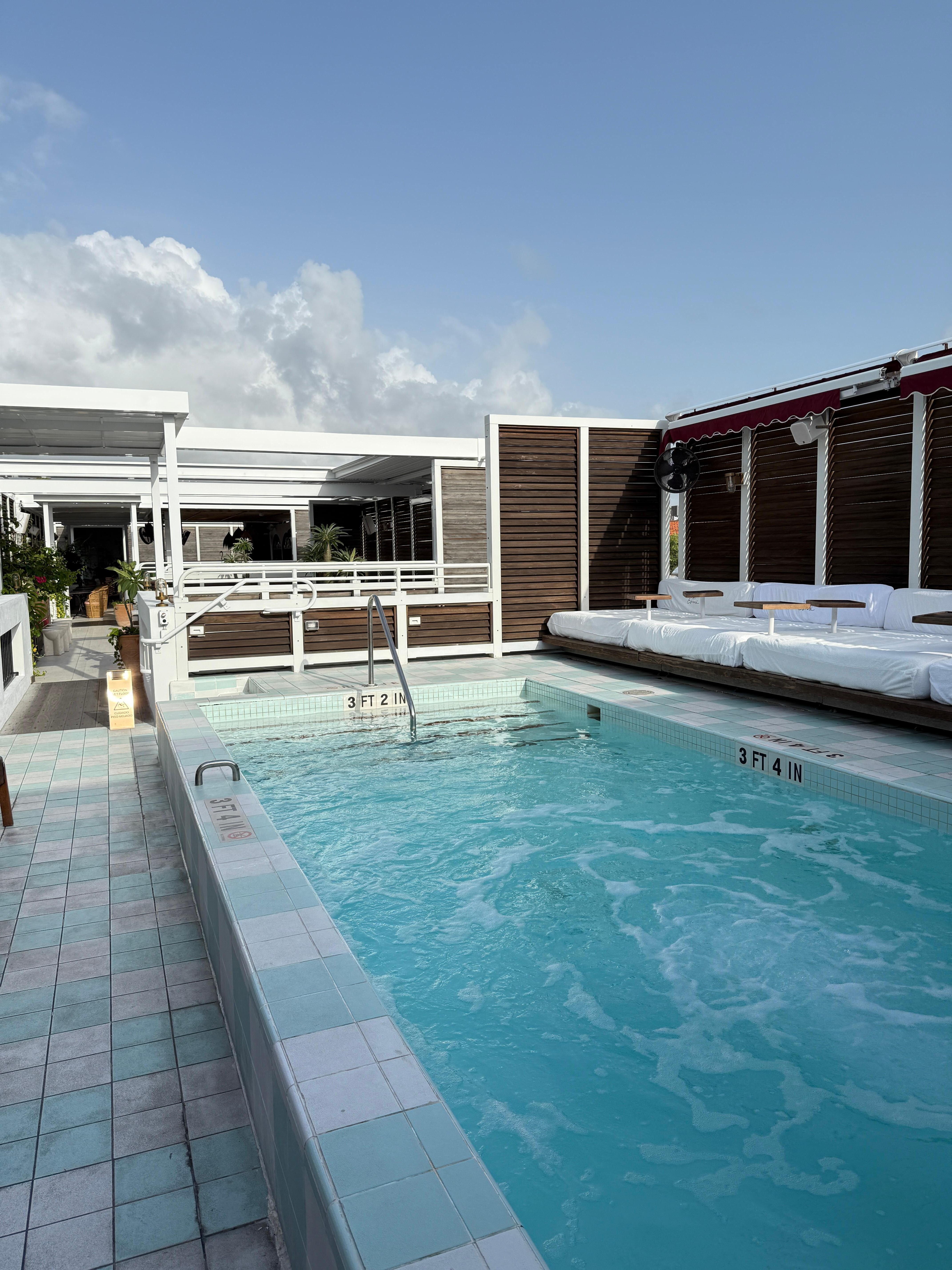 Roof top pool 