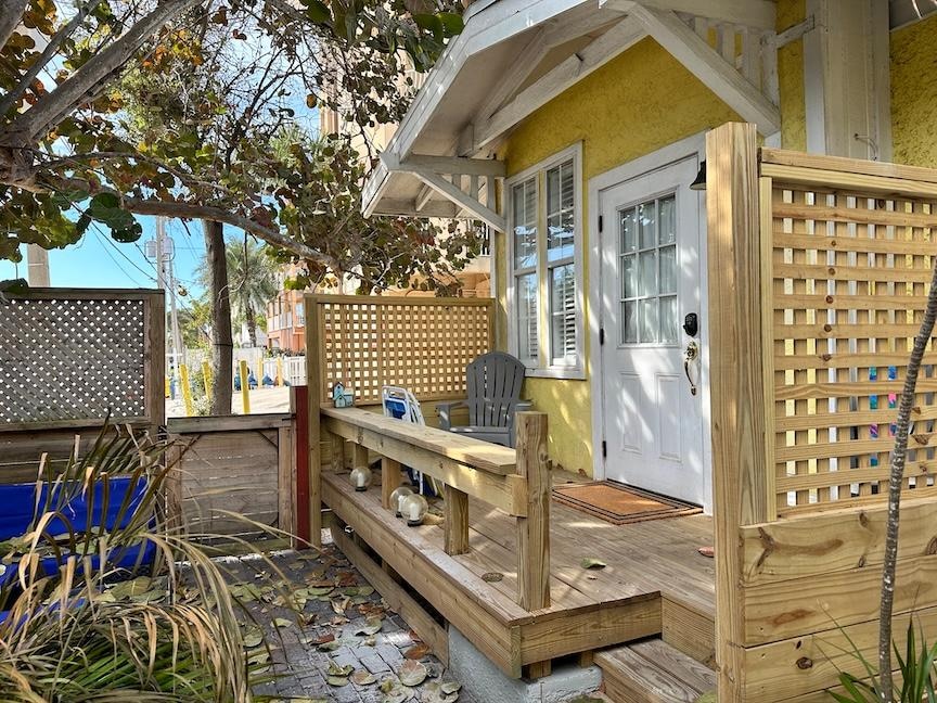 entry with gate to parking alley