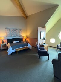 King size bed