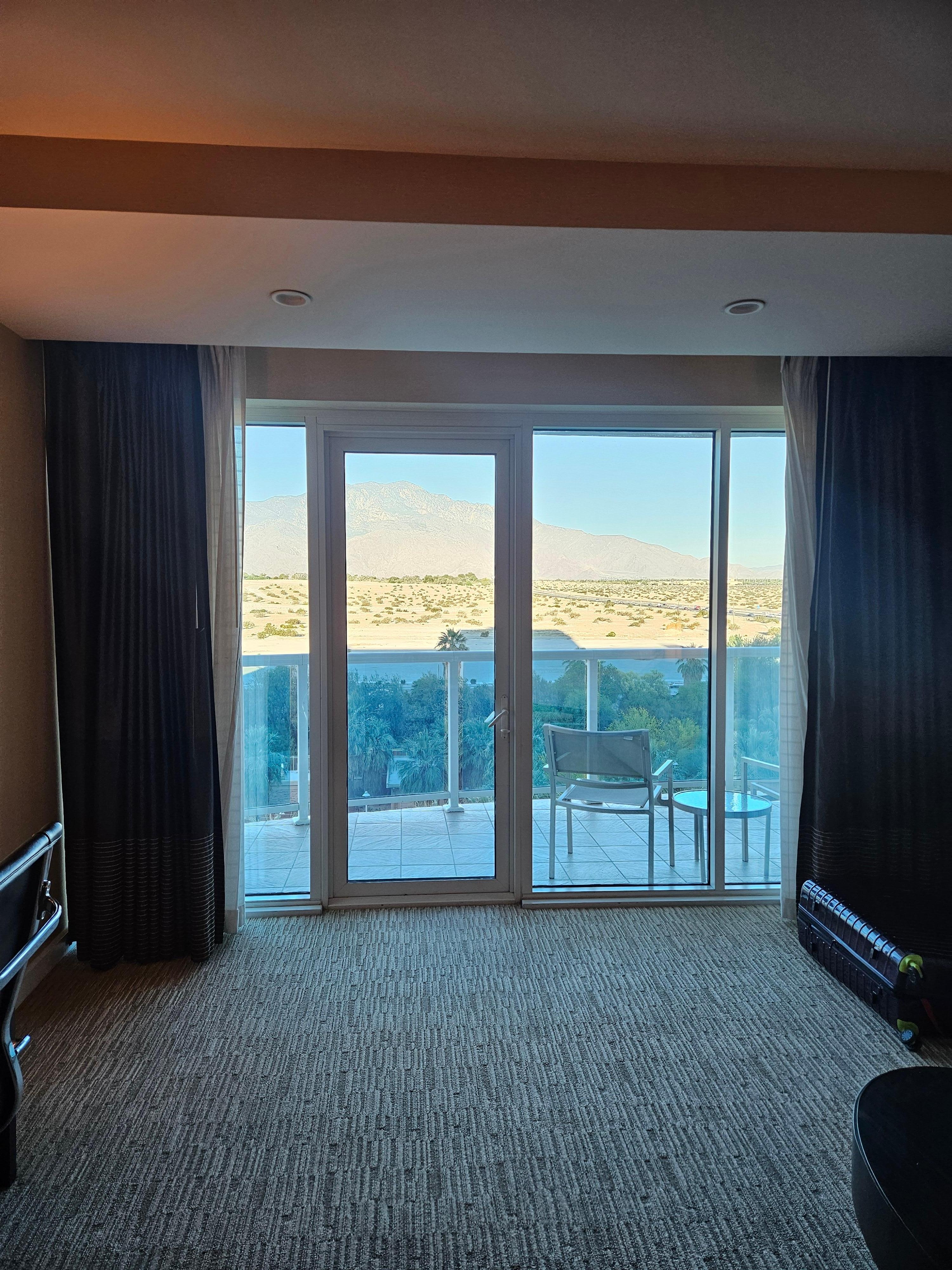 Hotel room w/balcony