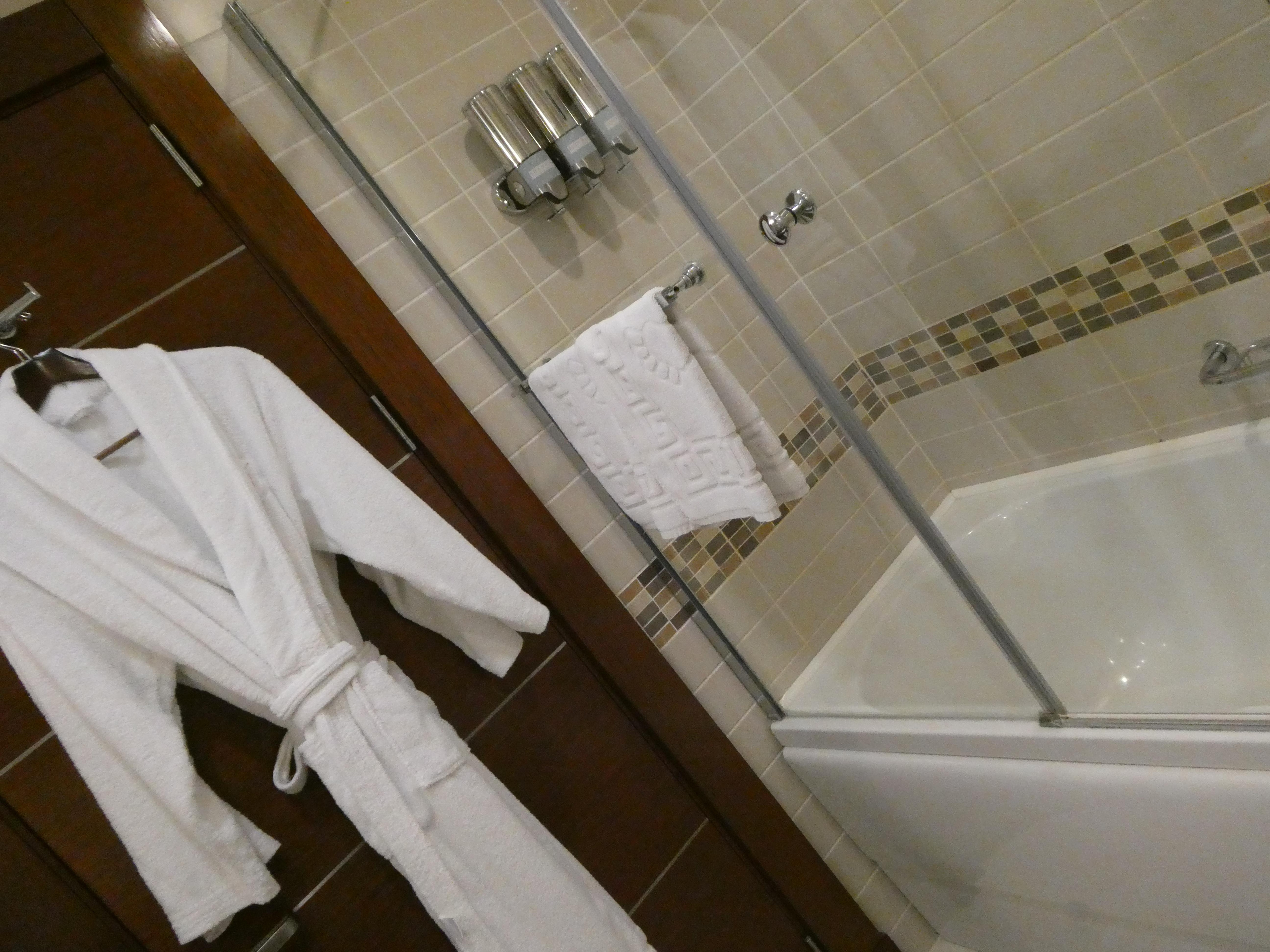 バスローブも用意してくれてある。