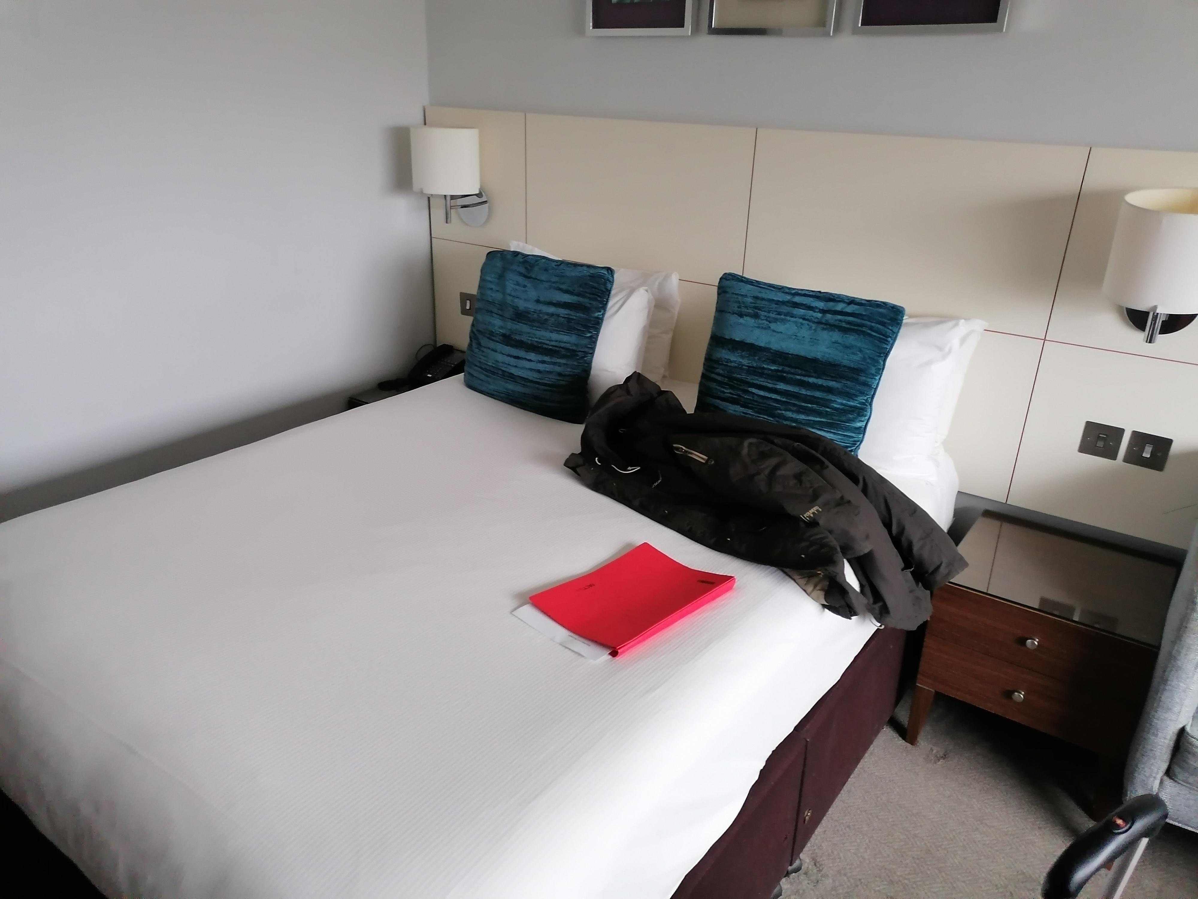 Betten mit ausreichend Platz, wir hatten noch ein Zustellbett 