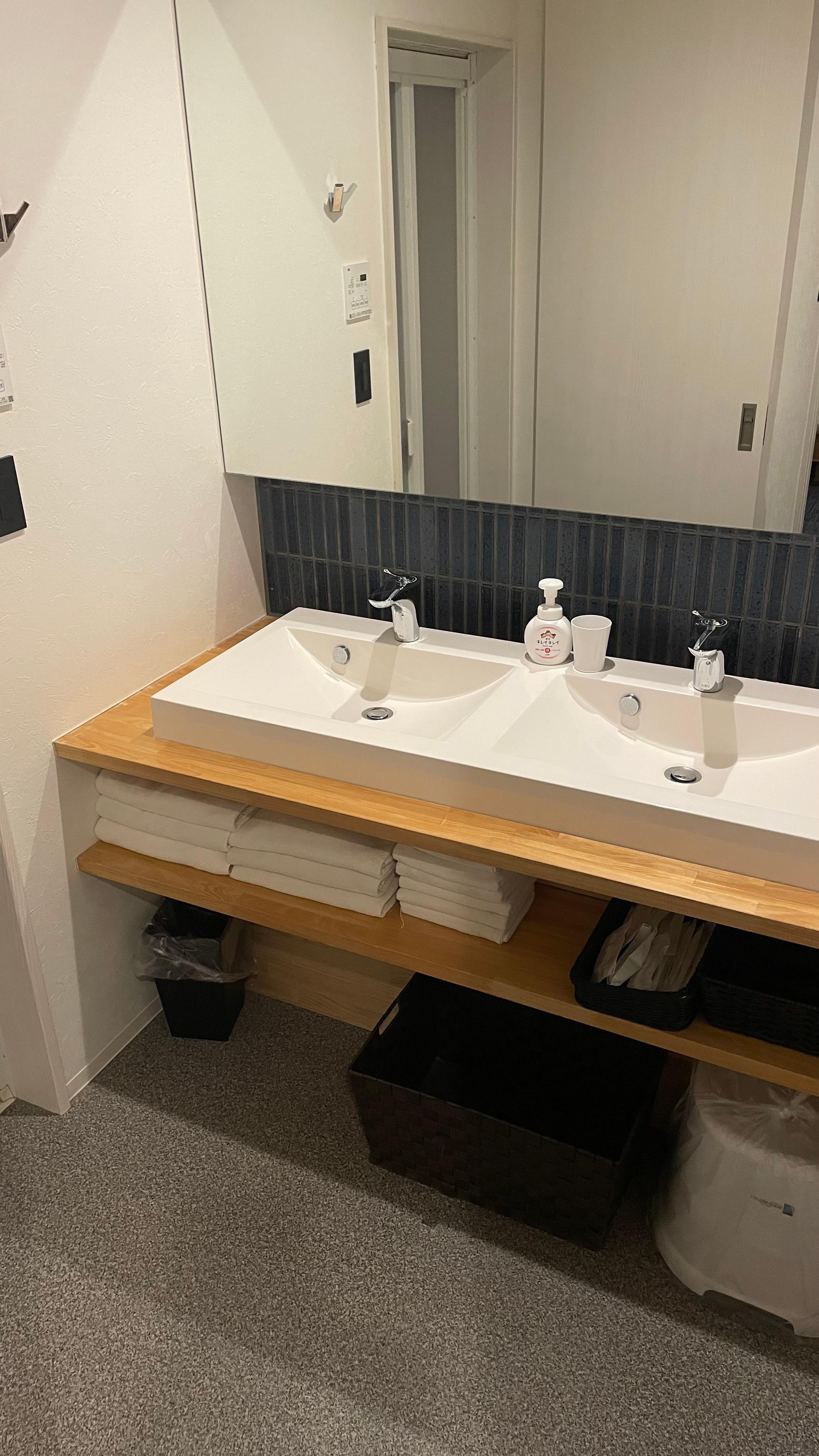 乾濕分離的洗澡間
有兩個大洗手台，整體的空間很大