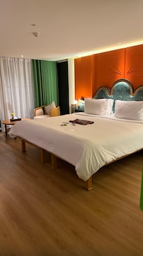 Beautiful room, comfortable furniture and bed