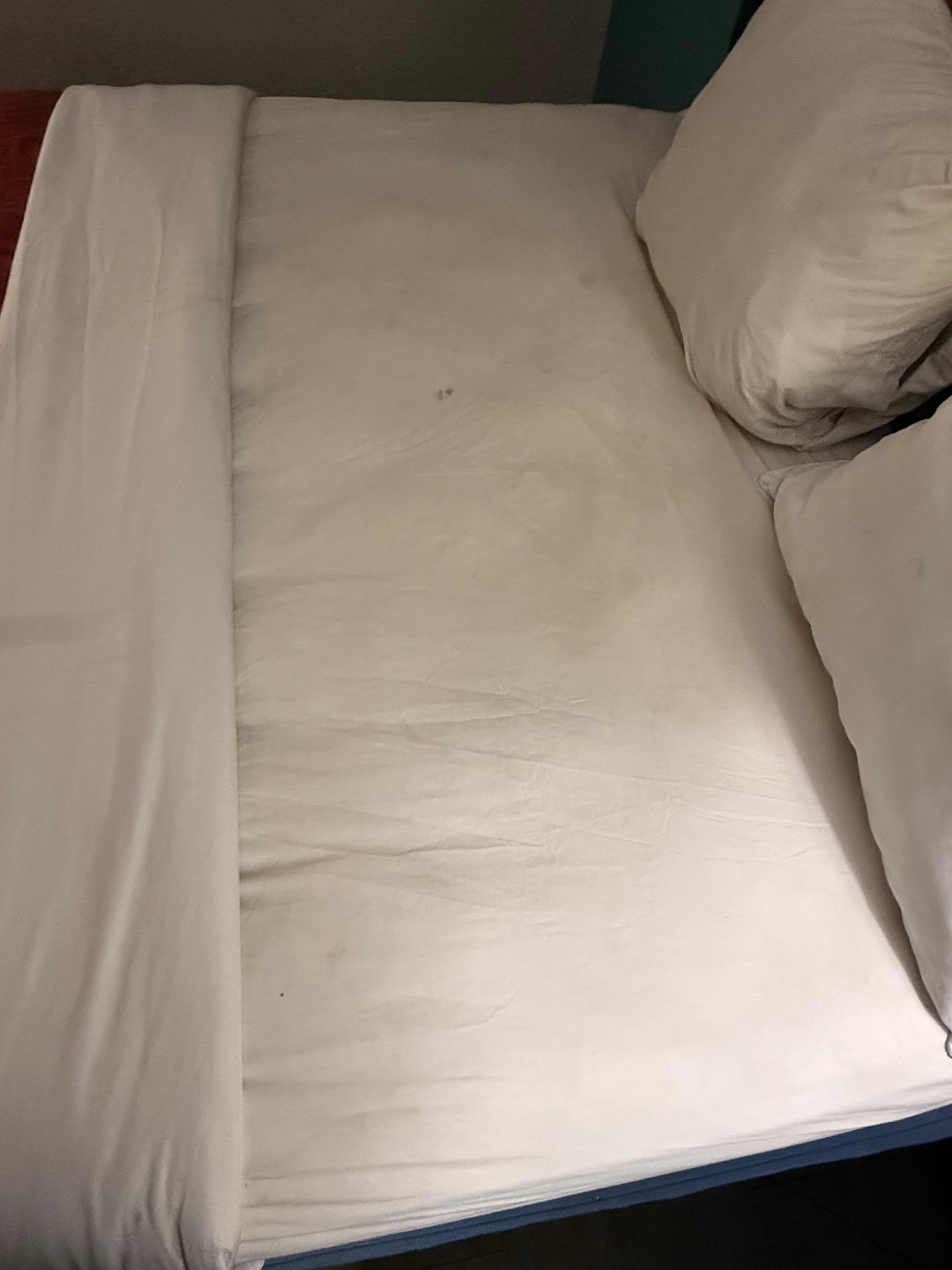 Dirty bed, neither bed had mattress pads and both mattress were urine stain