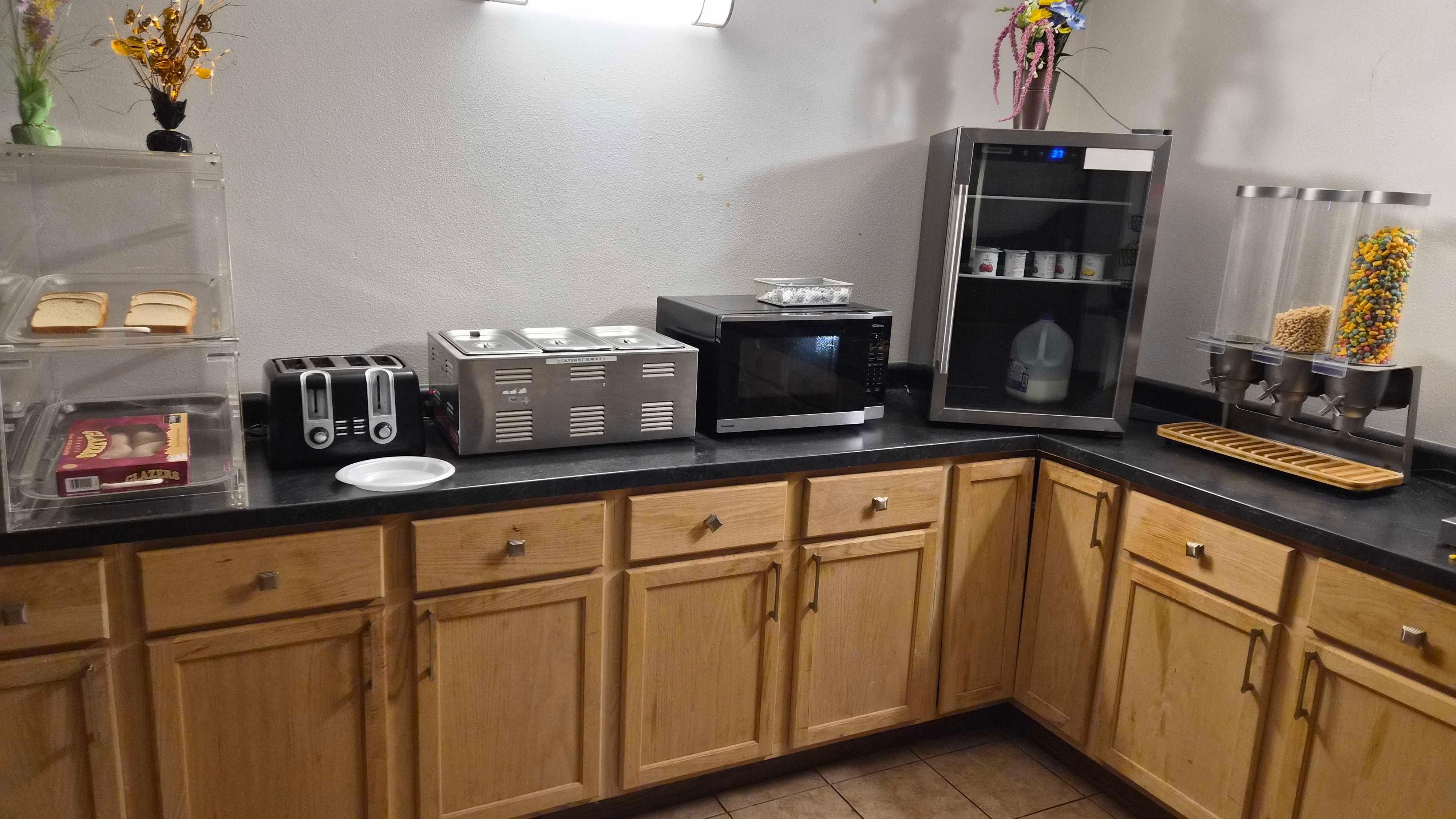 Very limited breakfast for being 645 when offered from 630-9.  No hot food items.