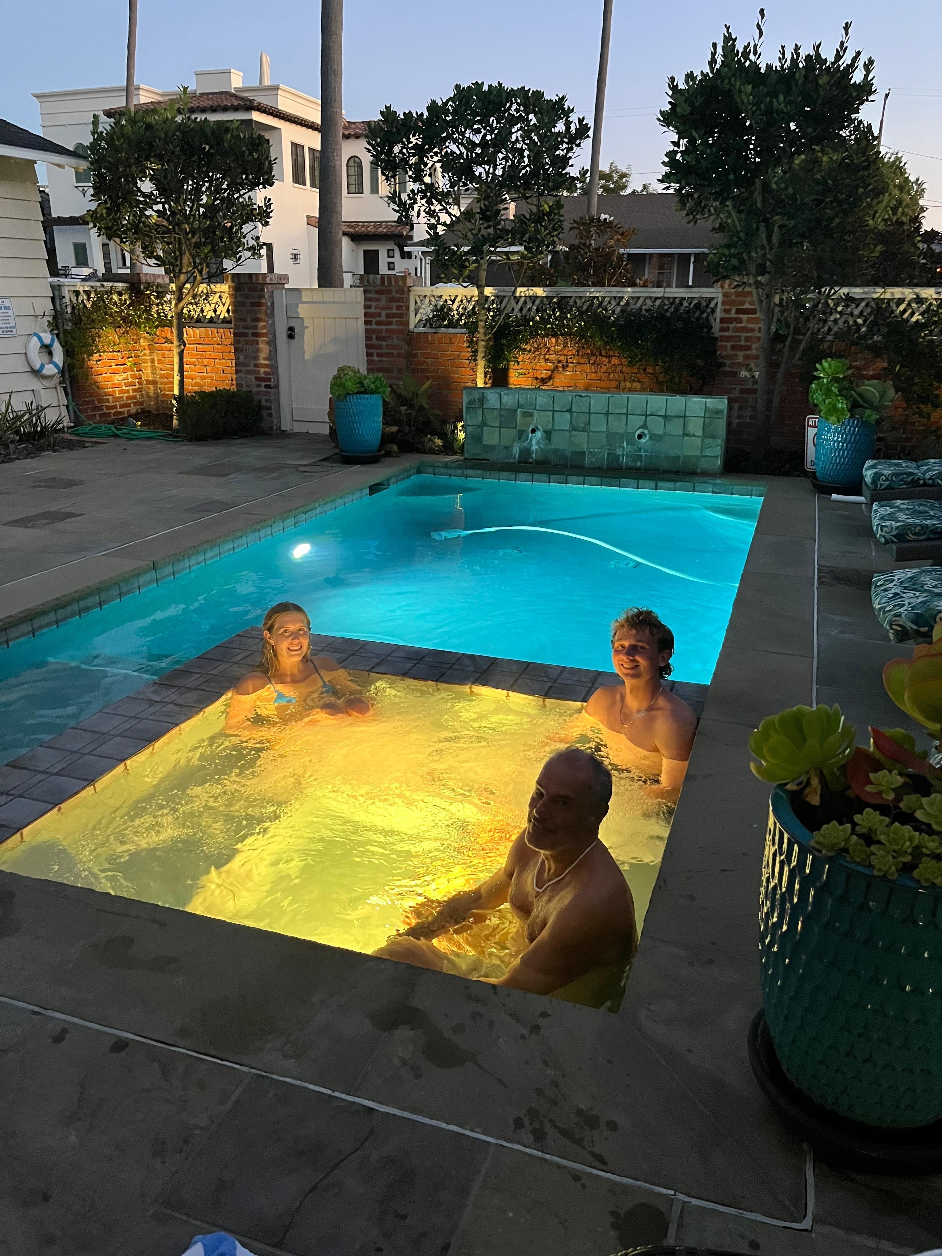 Hot tub and pool thoroughly enjoyed ! 