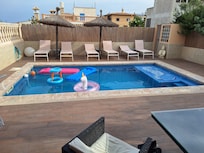 Pool hinterm Haus