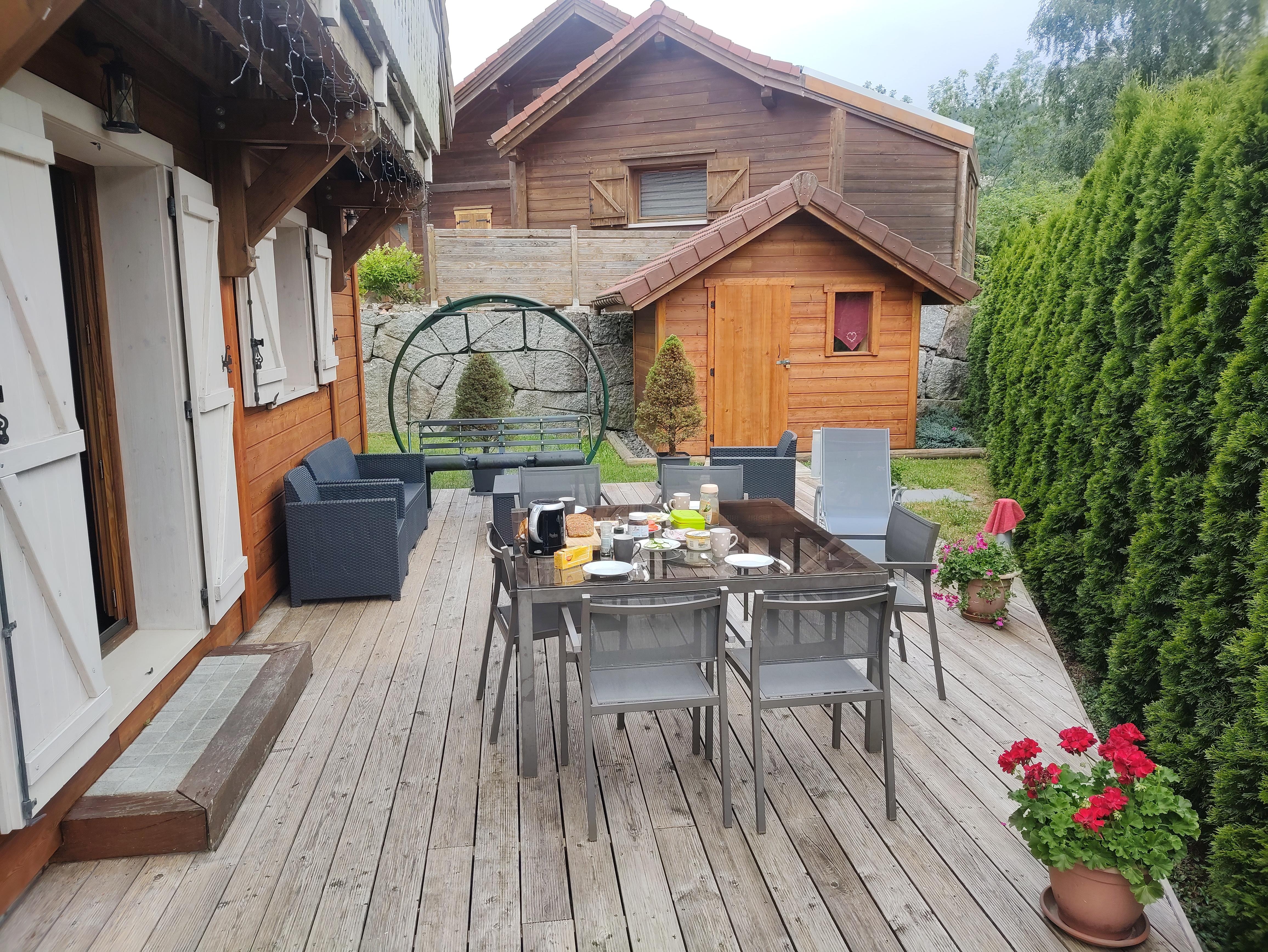 Frühstück auf der Terrasse.