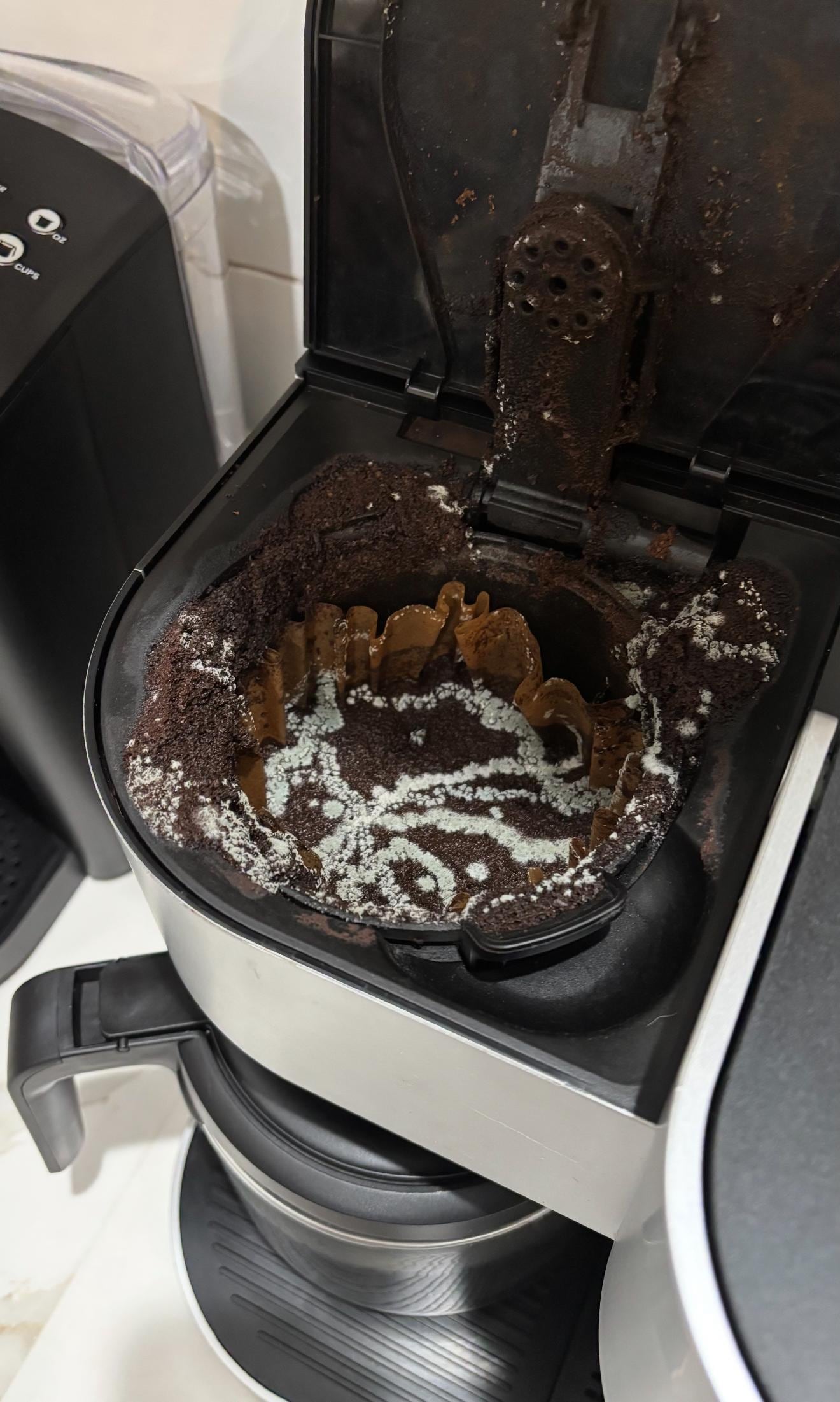 We could not use the coffee machine due to it not being cleaned and mold growing. 