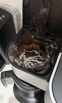 We could not use the coffee machine due to it not being cleaned and mold growing.