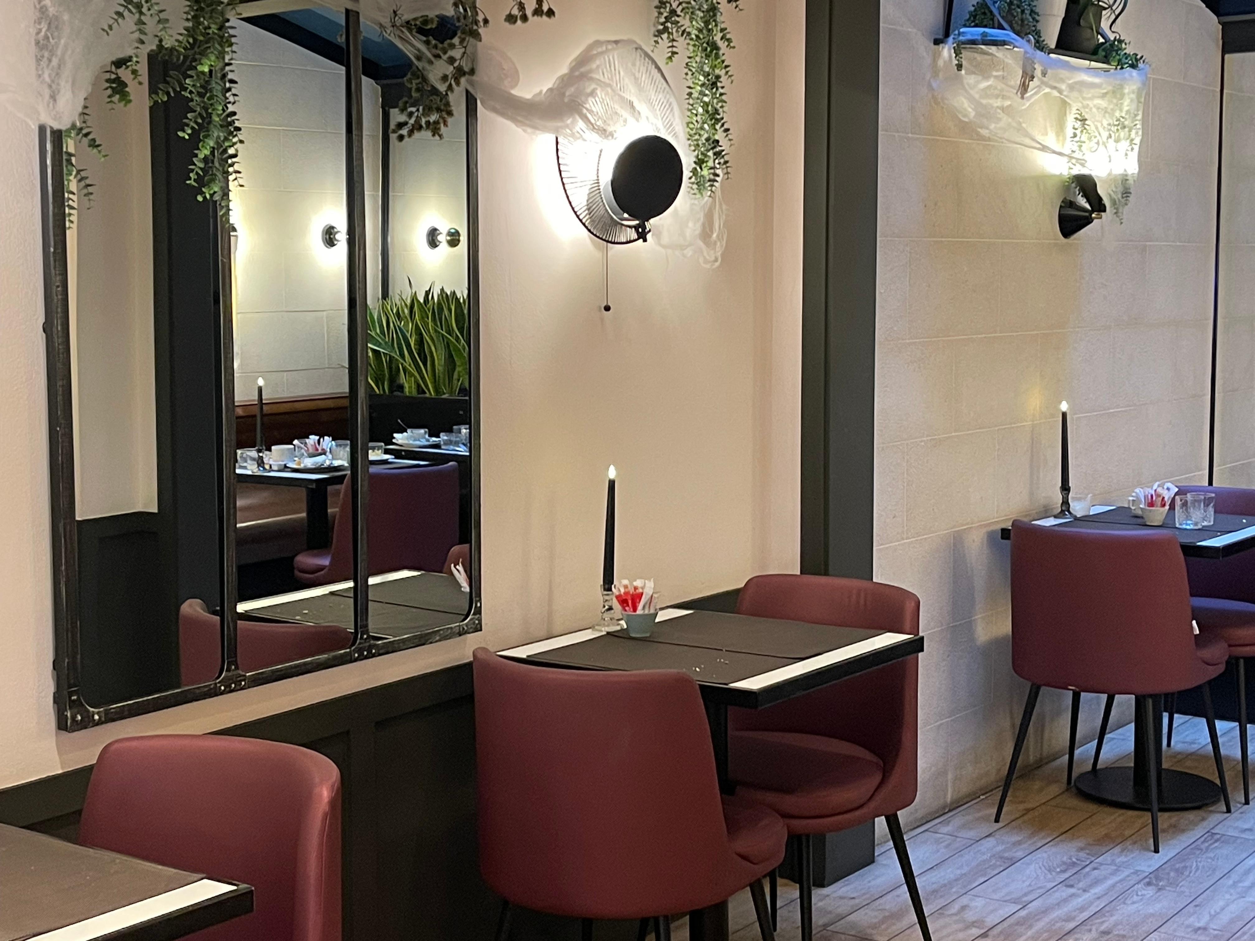 Breakfast area around the corner