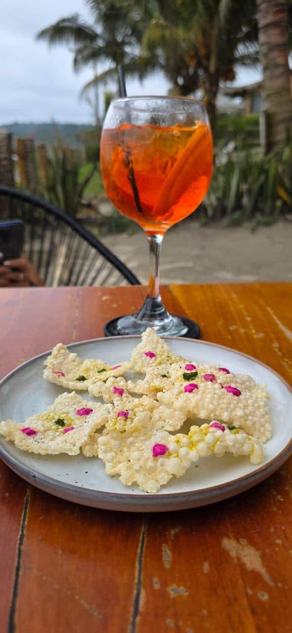 El snack de cortesia fantástico y los cocteles buen maridaje 