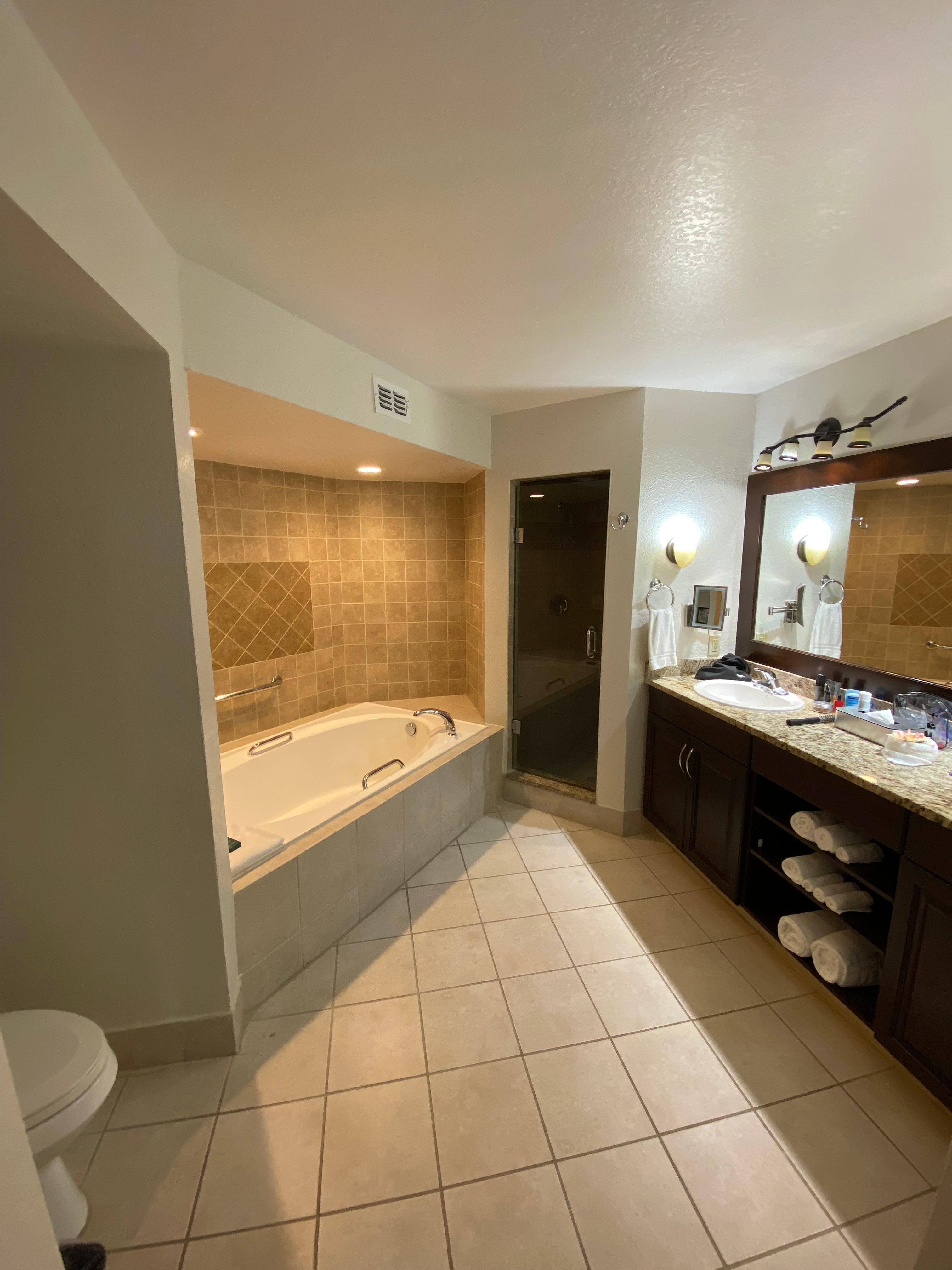 Master bedrooms en-suite bathroom