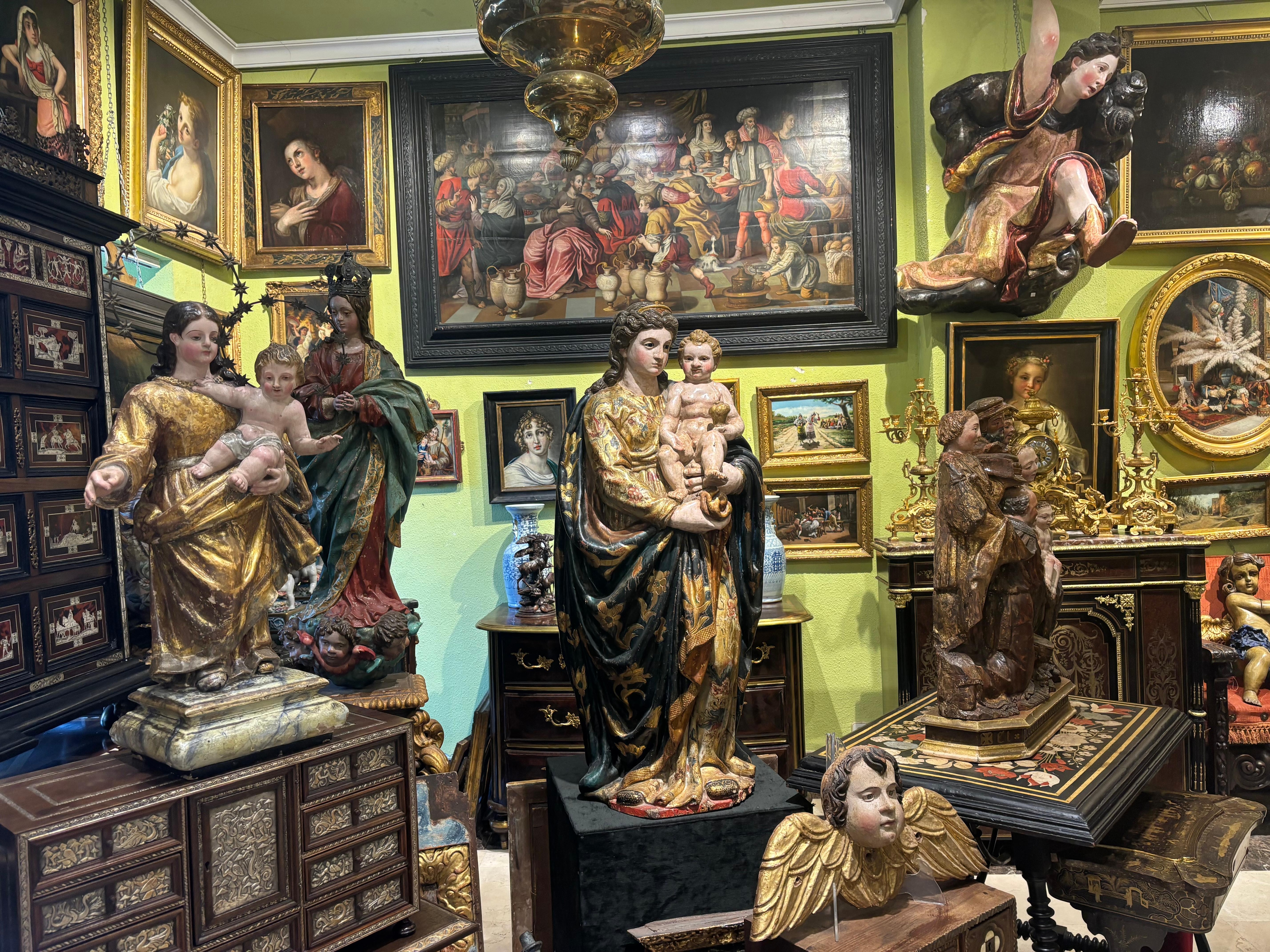 Antique shop at the nearby Rastro fleamarket