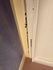 Staubige Gardinenstangen