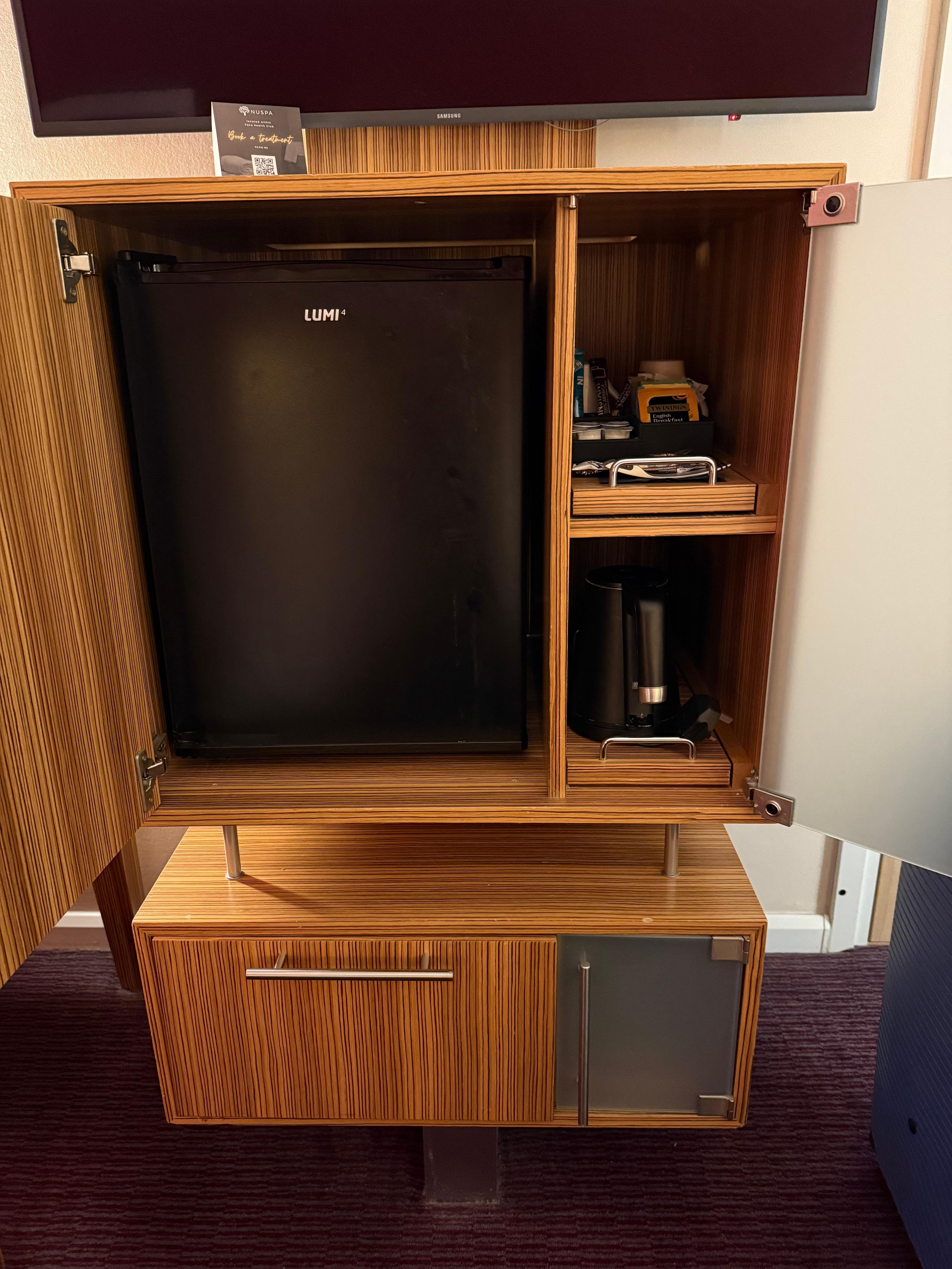 mini fridge,tea/coffee facilities