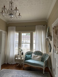 Tiffany Blue Room with Murphy Bed.