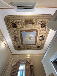 An unbelievable ceiling. 