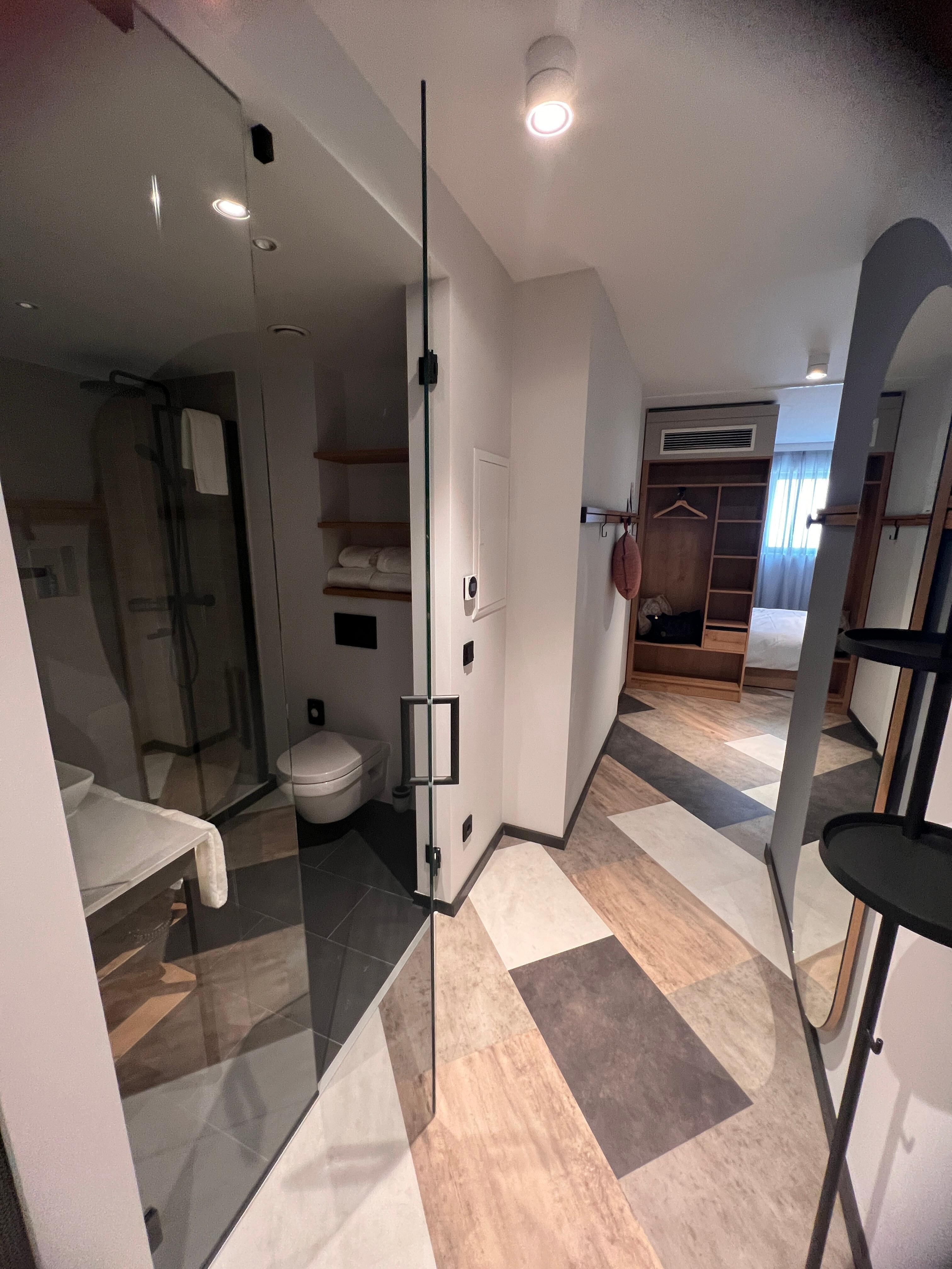Corridor, toilet/shower on the left