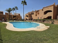 Piscine au pied de l'appartemenr
