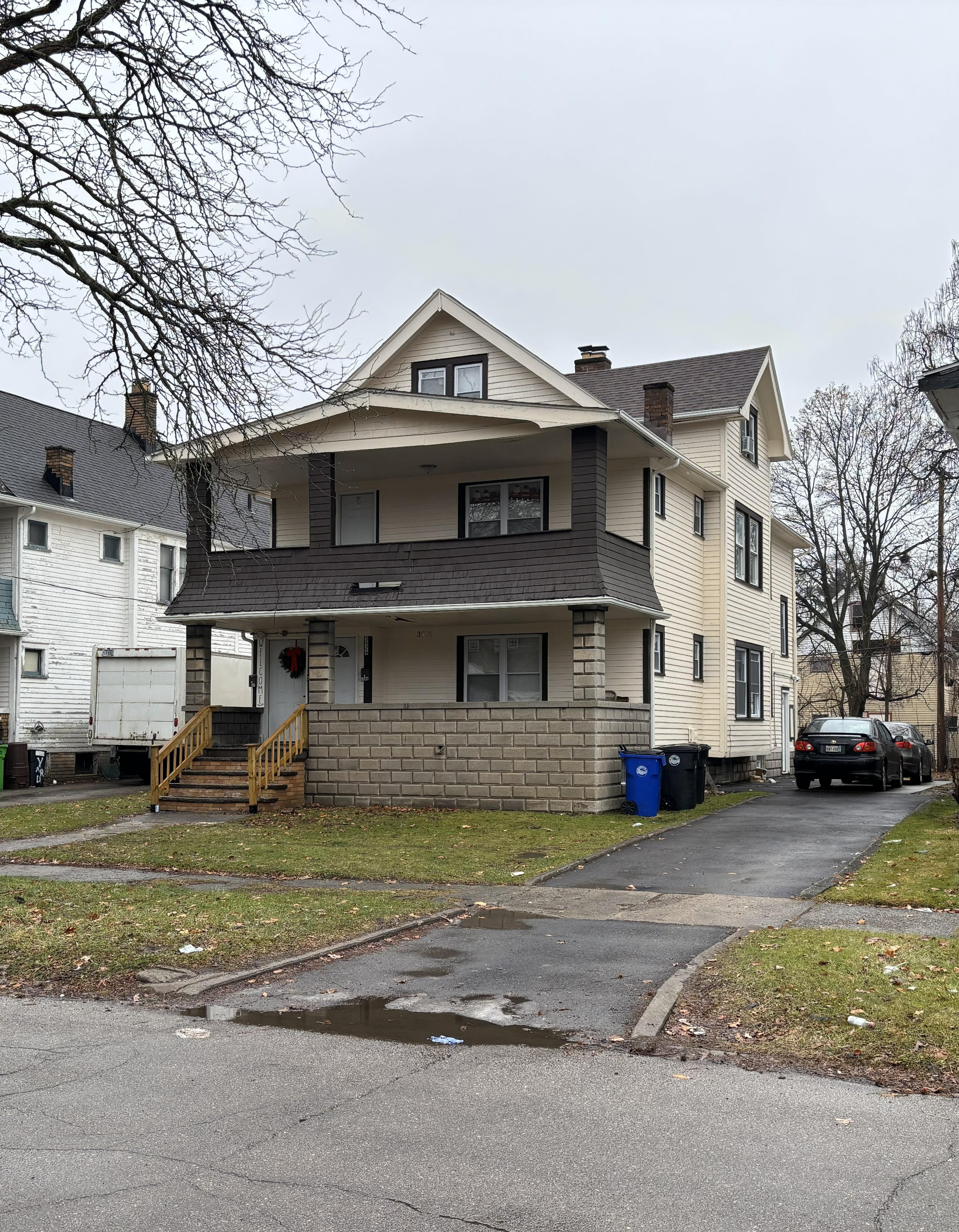 House: note driveway