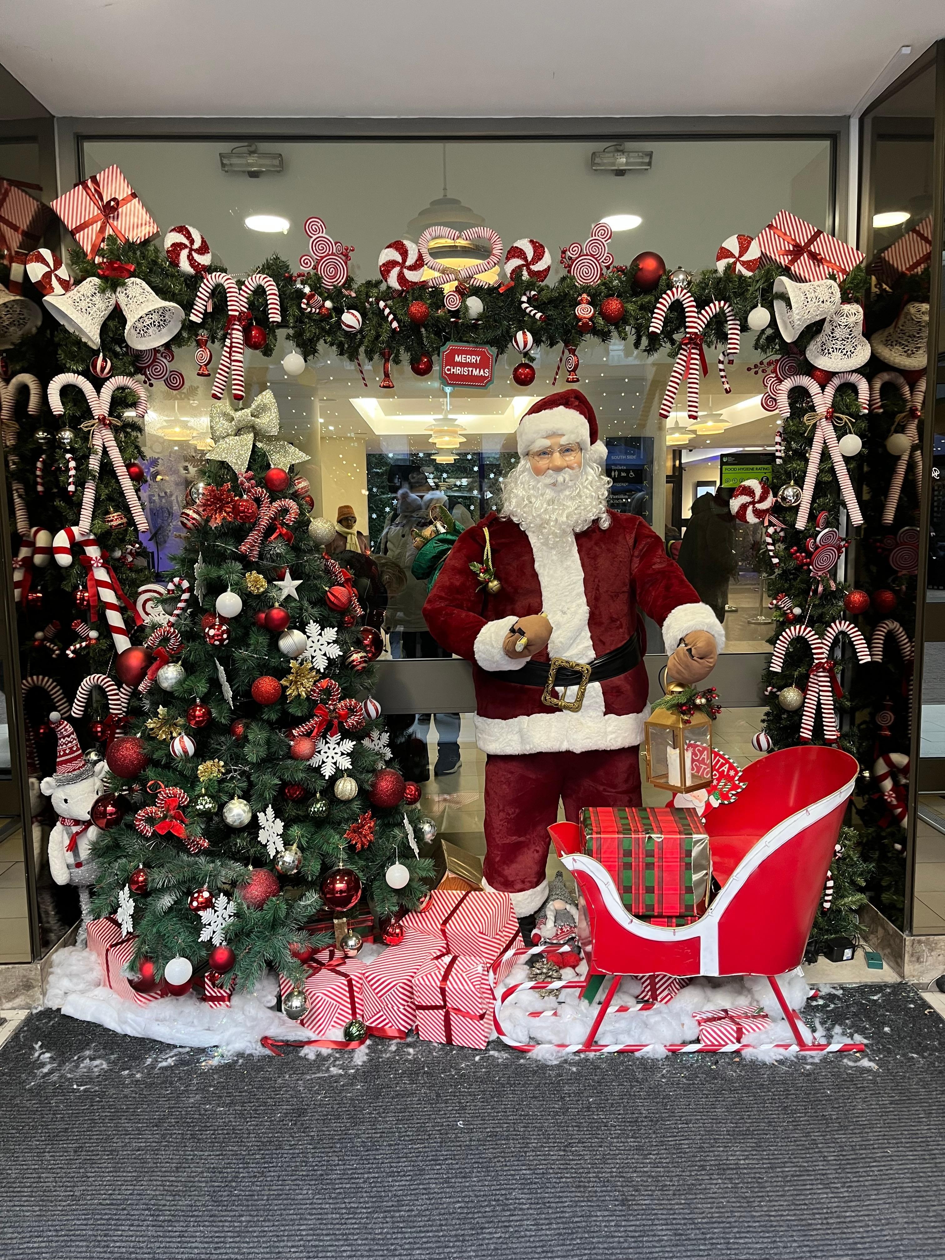 Detta möttes vi av i entrén till hotellet!